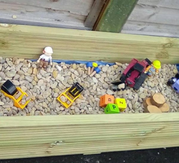 Little Oels Day Nursery Children Explore Construction (3)