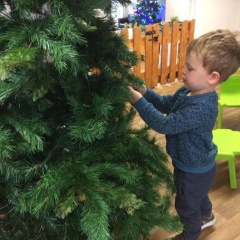 Decorating The Tree At Little Owls Baby Care Norwich (5)