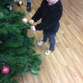 Decorating The Tree At Little Owls Baby Care Norwich (9)