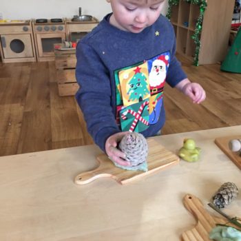 Winter Sensory Tray At Little Owls Outstanding Chilcare In Dereham (1)