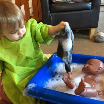 Bathing Babies At Little Owls Baby Care Near Norwich (3)