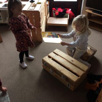 Playing Libraries At Little Owls Pre School In Norfolk (4)